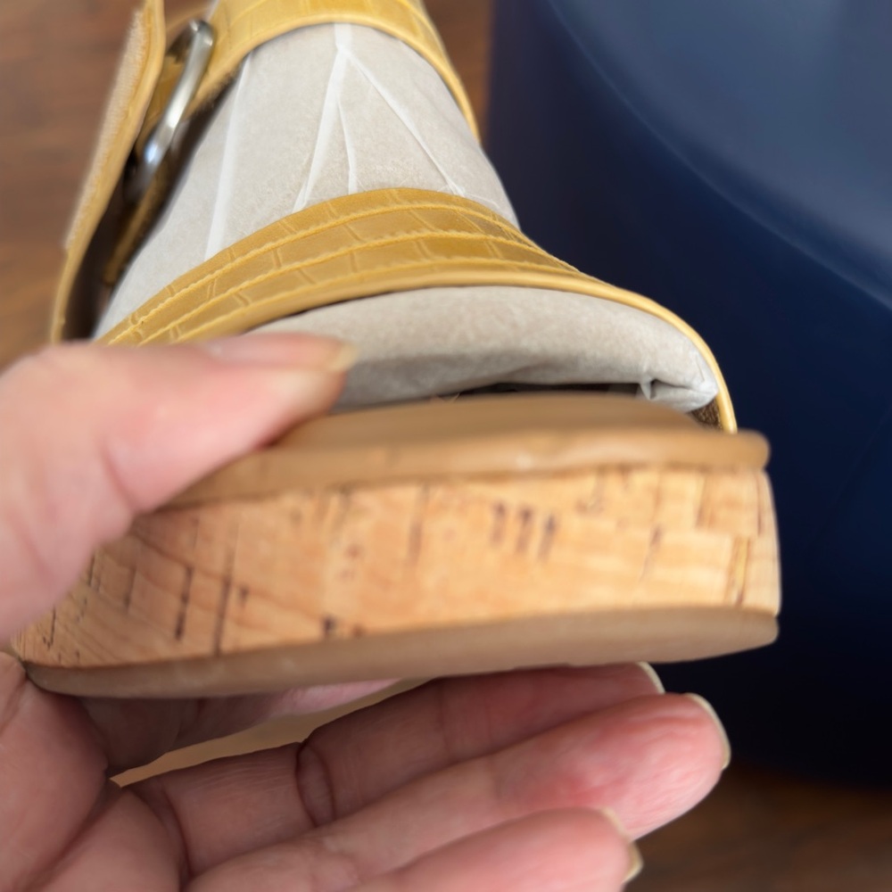 Sofft Faedra wedge sandals yellow, crocodile-embossed leather New‎ without box - Picture 7 of 7